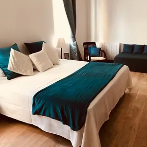 Couette-café Le Château Segot, Neuilly-le-Réal
